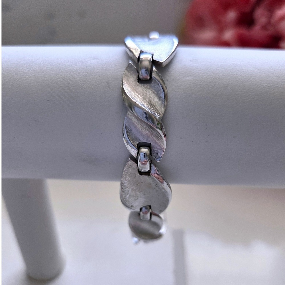 VTG Crown Trifari Silver Tone Textured Leaf Ribbon Link Bracelet 7.25 Inch